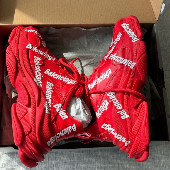 Balenciaga women’s Triple S Logotype Sneakers, size 39. New in box - Picture 5 of 8